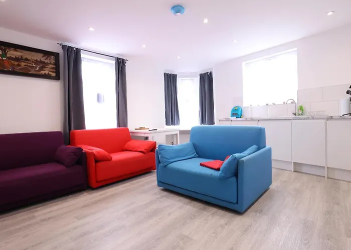Flat 1 - 24 Cliff Road