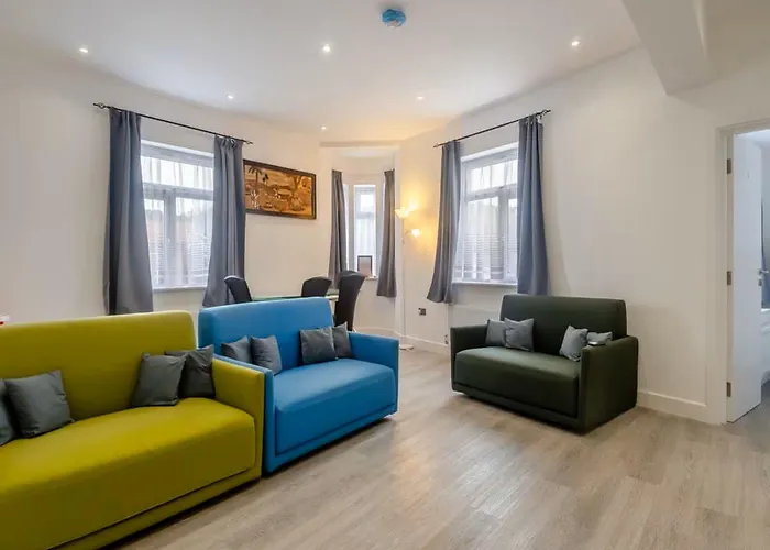 Flat 1 - 24 Cliff Road
