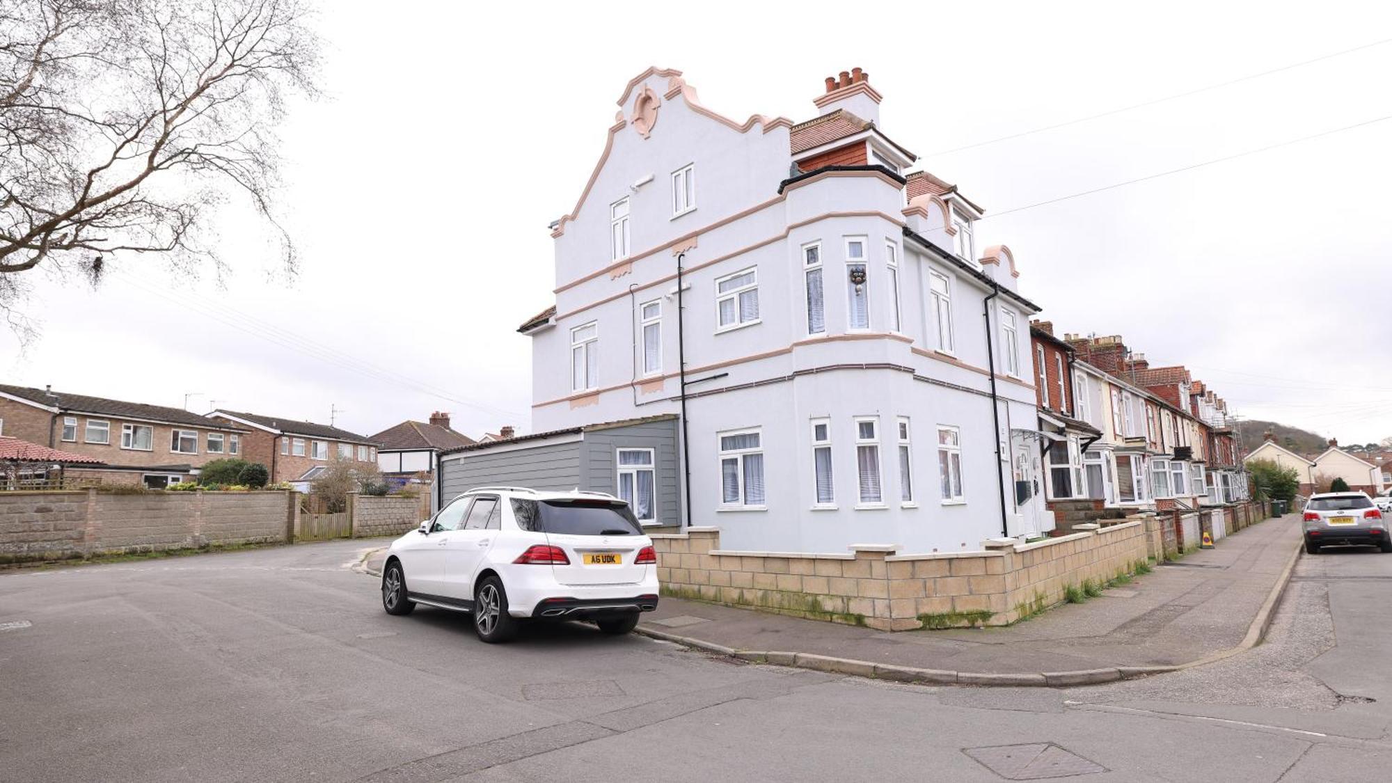 Flat 1 - 24 Cliff Road *